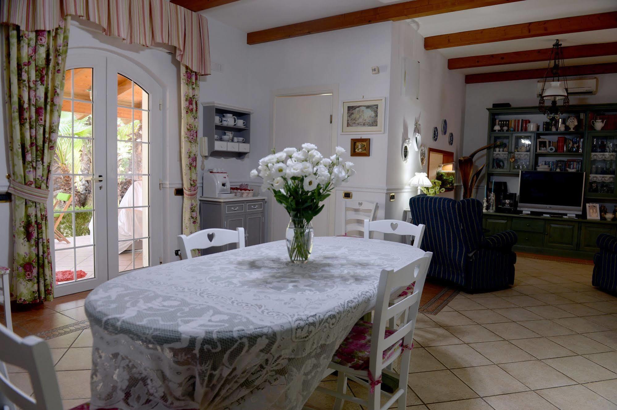 Bed and Breakfast Il Giardino Delle Jacaranda Talsano Exterior foto